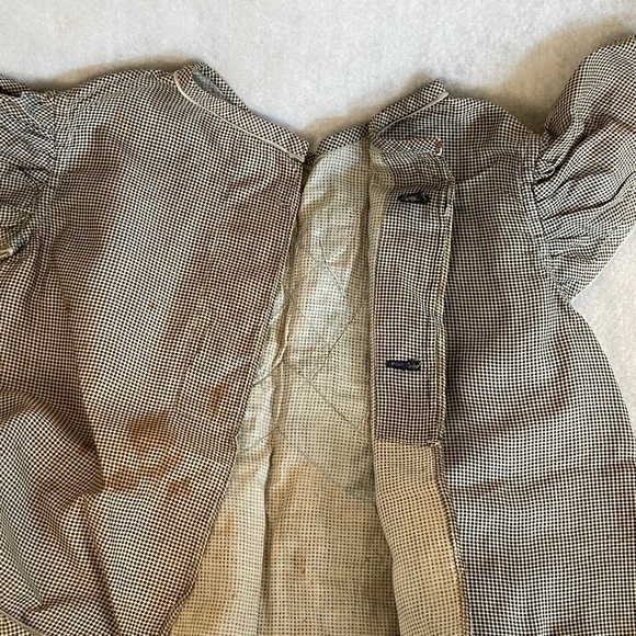 Antique Little Girl’s Apron With Photo of Original Owner Wearing It - Picture 16 of 16